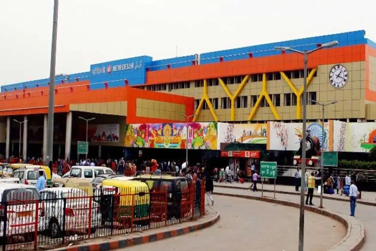 Ndls Parking Jpg New Delhi Station Considers Reintroducing Barrier Parking Due To Increased Congestion During Festival Season.