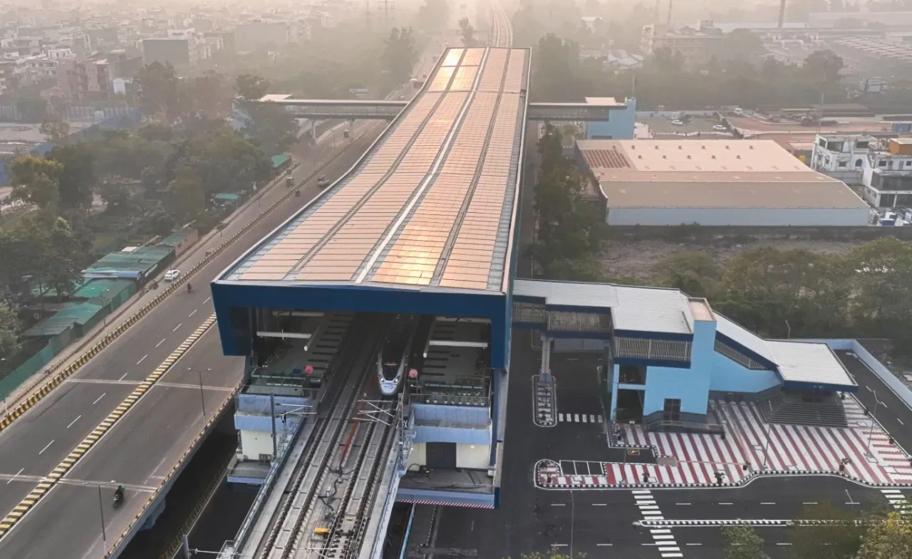 Solar Metro Rail This Ncr Station Going To Generate 11Mw Electricity. 900 Solar Panels Will Generate Clean Energy For Daily Use.