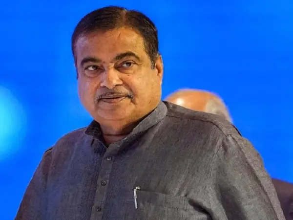 Nitin Gadkari Announced 25,000 Rs Earn Program For Reporting Accidents On Road.