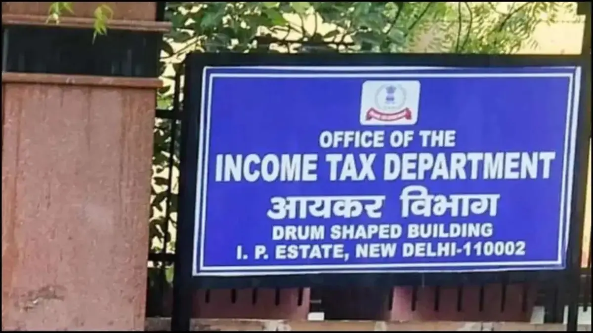 Income 15 Lakhs Salary And Income Tax Filling. Old Regime Is Still Saving More Than New Tax Regime.