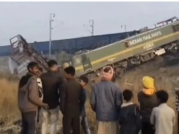 Railway Accident Breaking. Pambhipur Got 2 Trains Collision. Engine And Guard Coach Derailed.