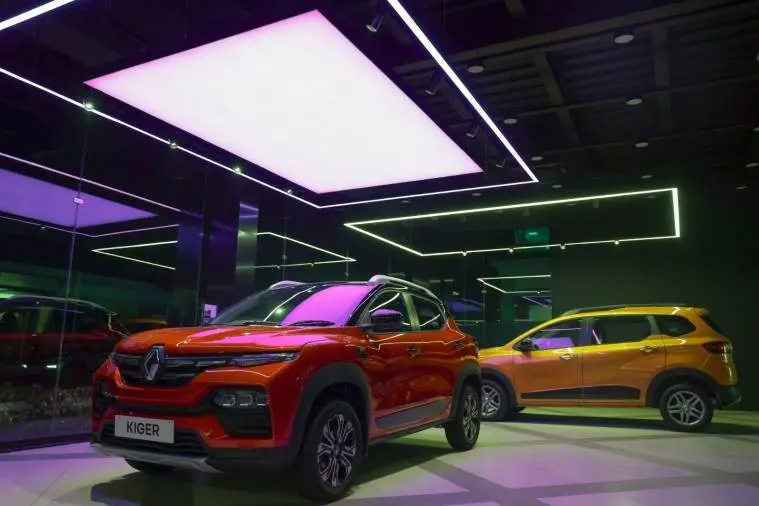 Renault R Store Renault Ready To Take Maruti Nexa Crown. Company Started R Store For Super Models Launch.